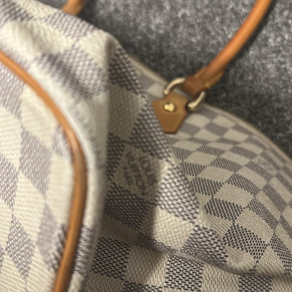 Louis Vuitton White and Tan Shoulder Bag - Picture 6 of 9